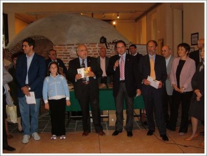 Sindaco alla mostra maifesti 06 foto