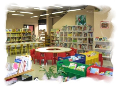 Sala ragazzi piccoli immagine